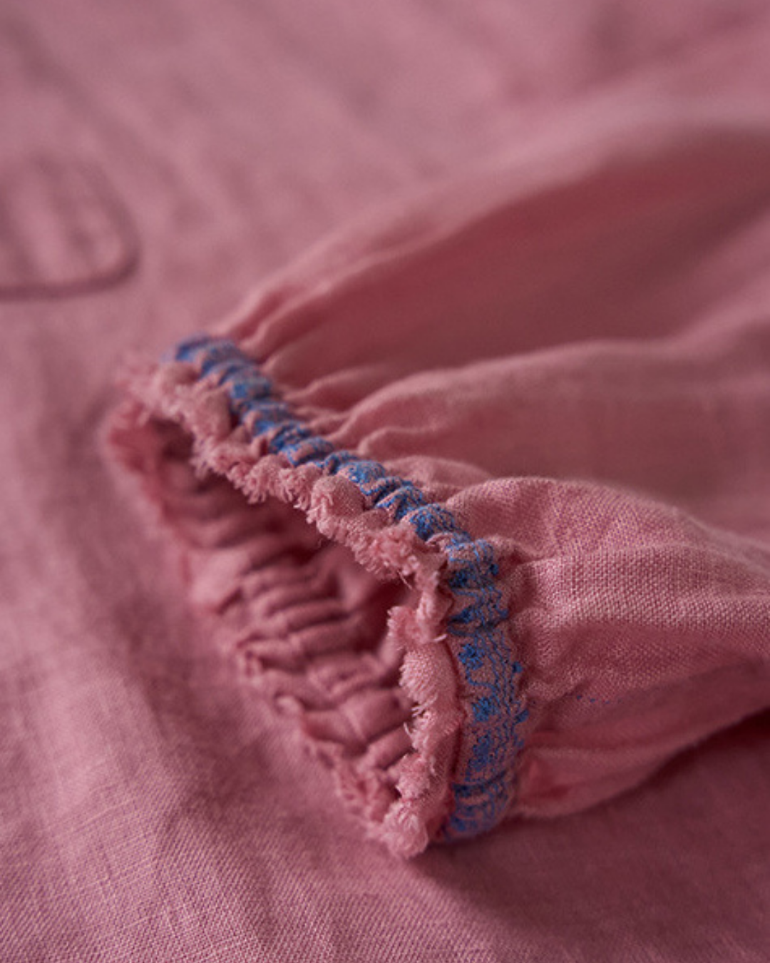 フリルカラー刺繍ピンクブラウス 2205