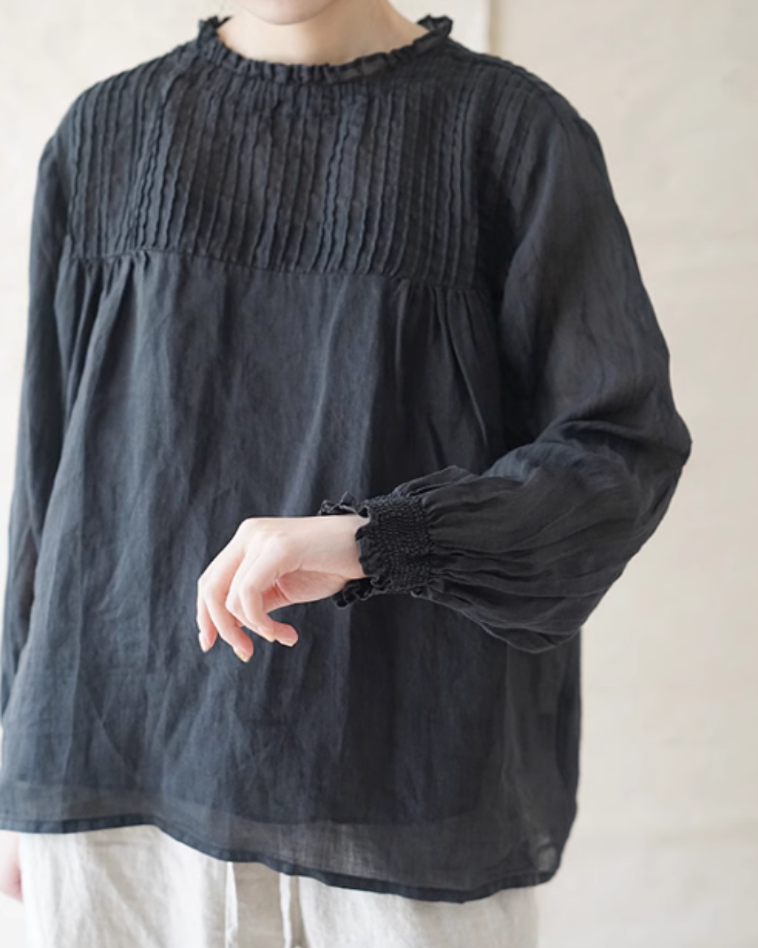 ピンタックフリル刺繍ブラウス 1951