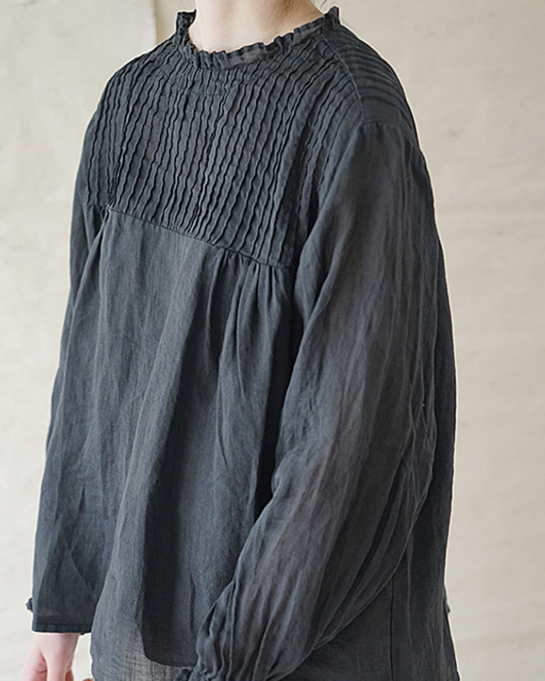 ピンタックフリル刺繍ブラウス 1951