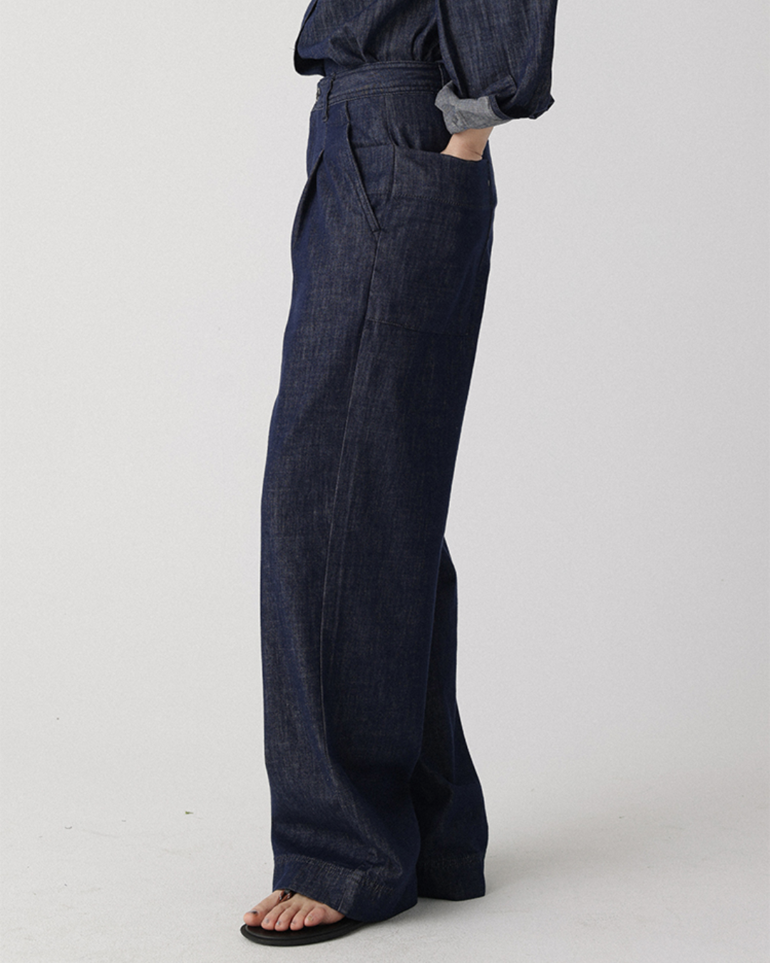 タックストレートデニムパンツ 2041