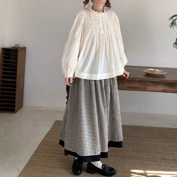 シアーフリル刺繍ブラウス 1491