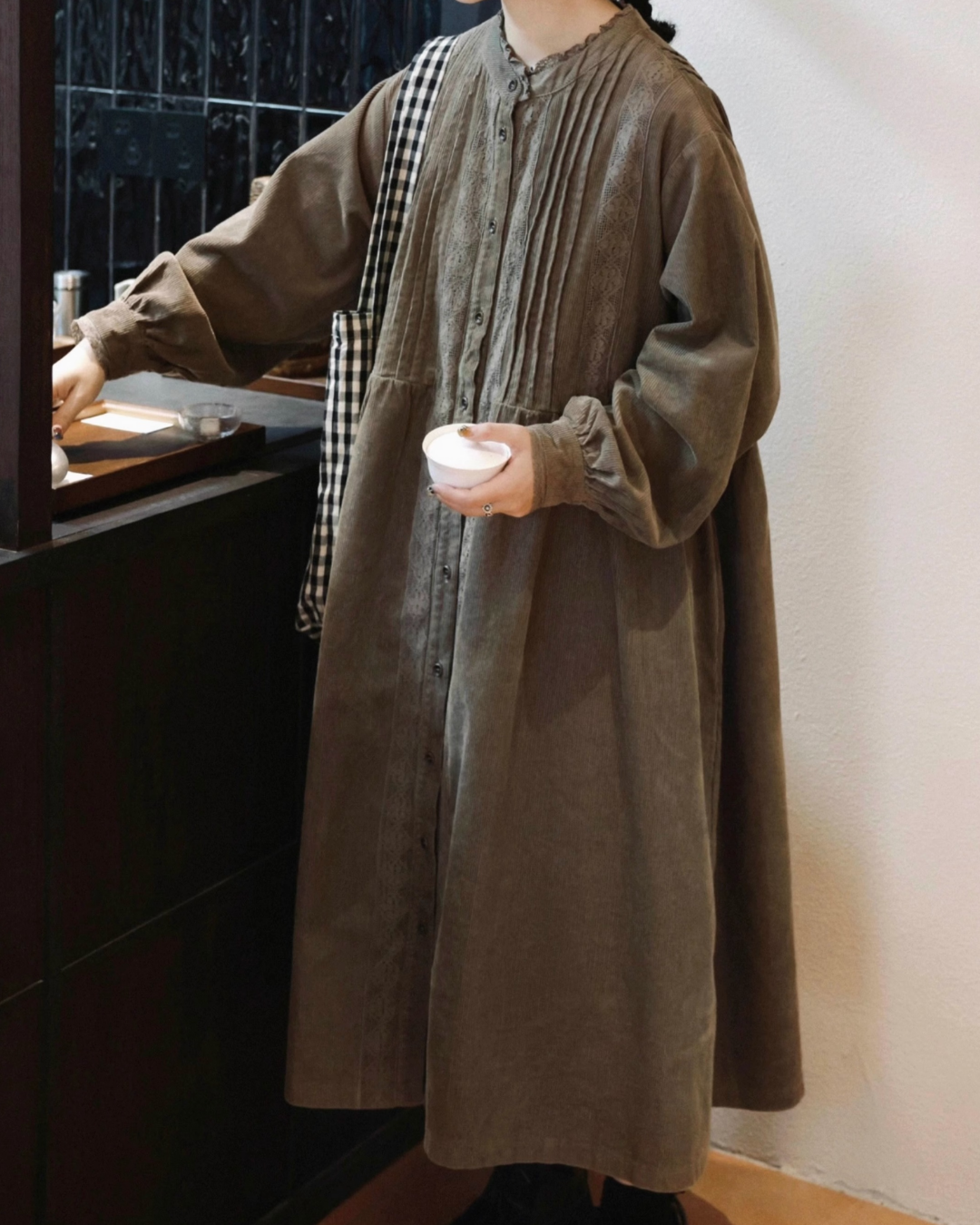 フリルネックコーデュロイレースラインワンピース 2758